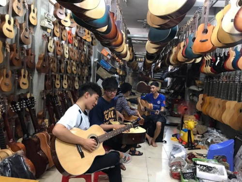 Thay Dây Đàn Guitar Tại Nhà Quận Đống Đa